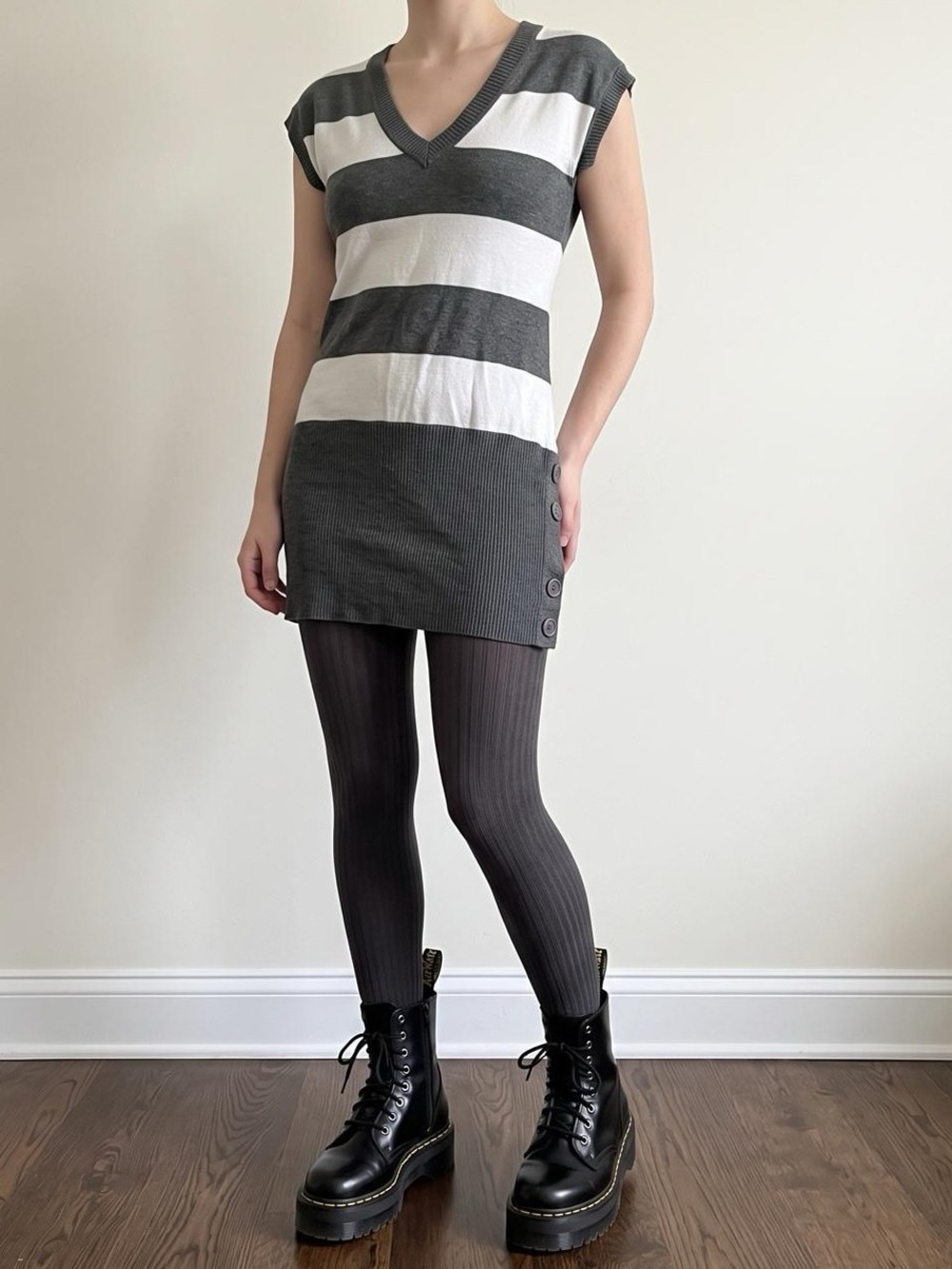 Y2k gray white striped knit V neck sweater dress by Say What? Sz large